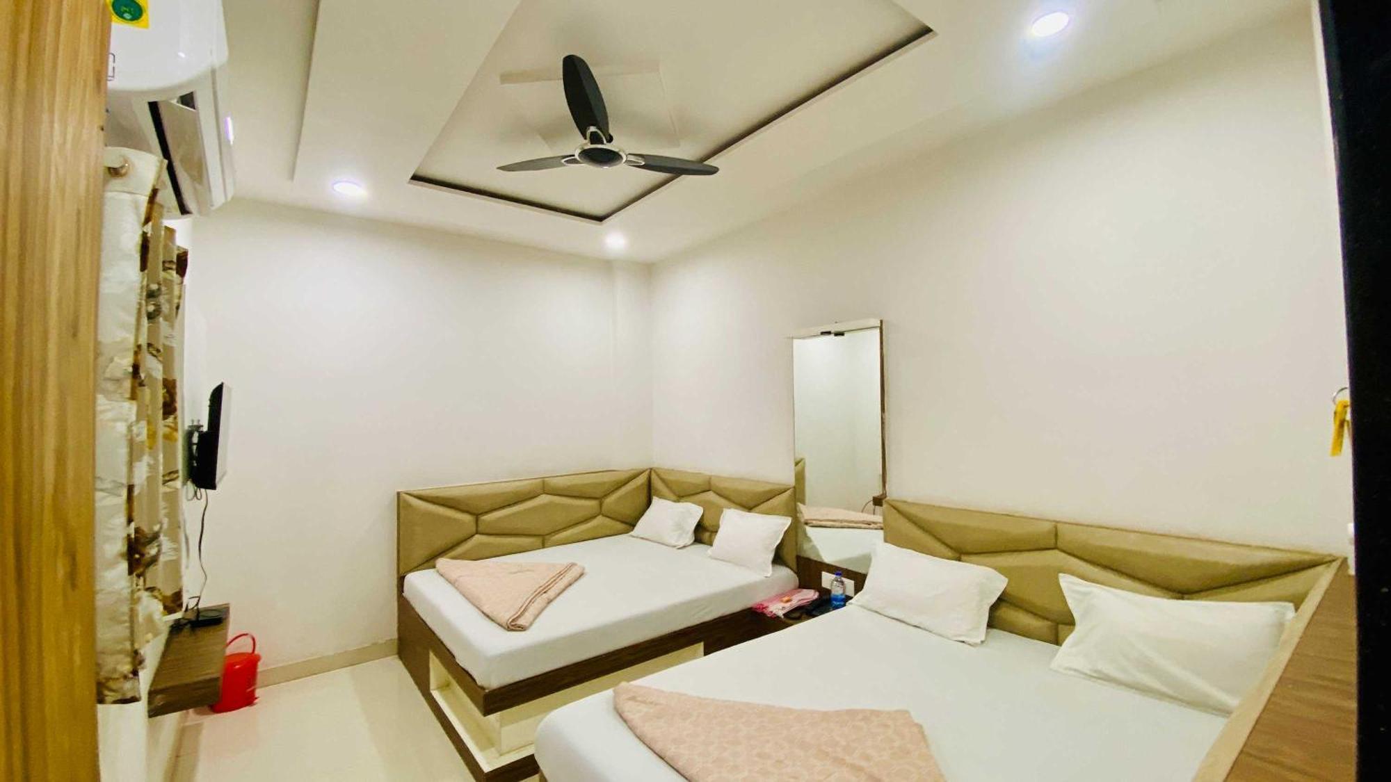 Hotel Gayatri Palace Godarpura Kültér fotó