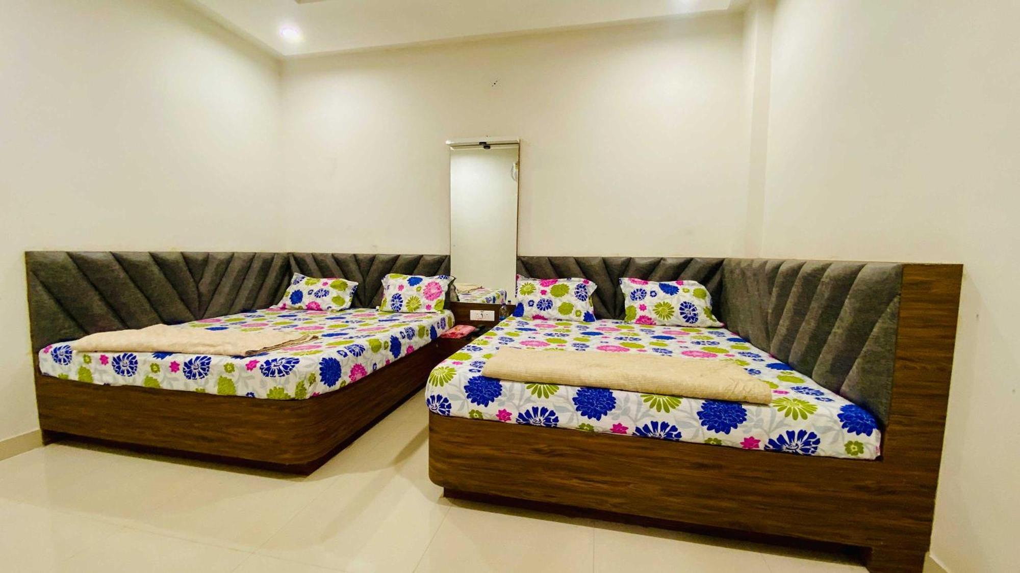 Hotel Gayatri Palace Godarpura Kültér fotó