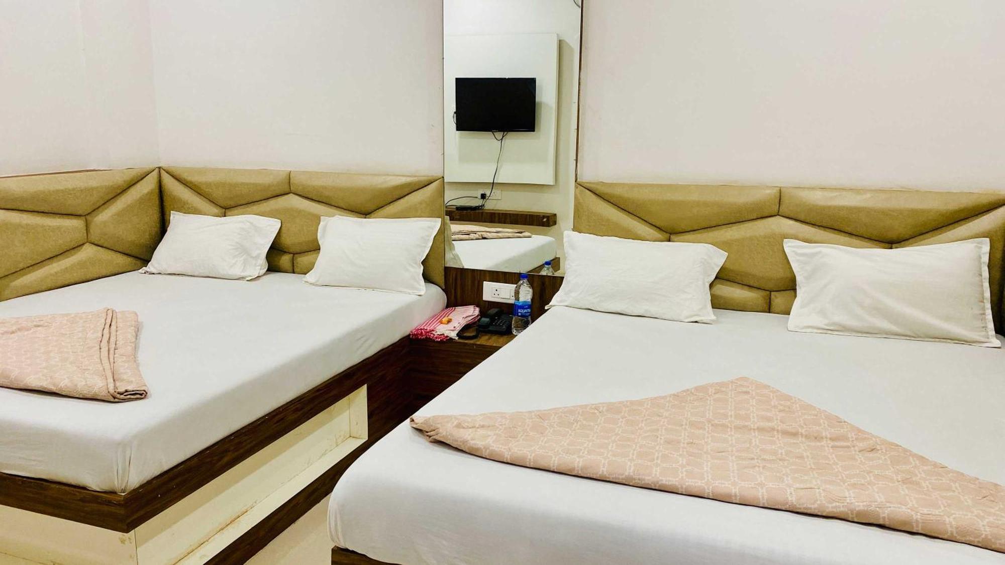 Hotel Gayatri Palace Godarpura Kültér fotó