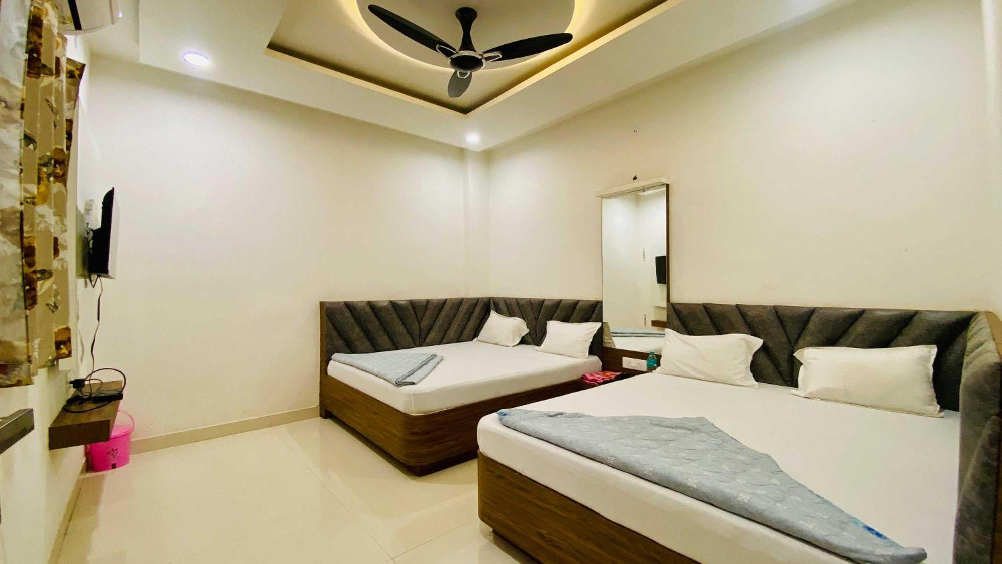 Hotel Gayatri Palace Godarpura Kültér fotó