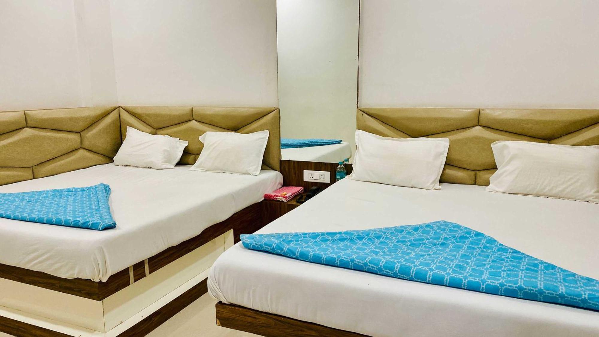 Hotel Gayatri Palace Godarpura Kültér fotó