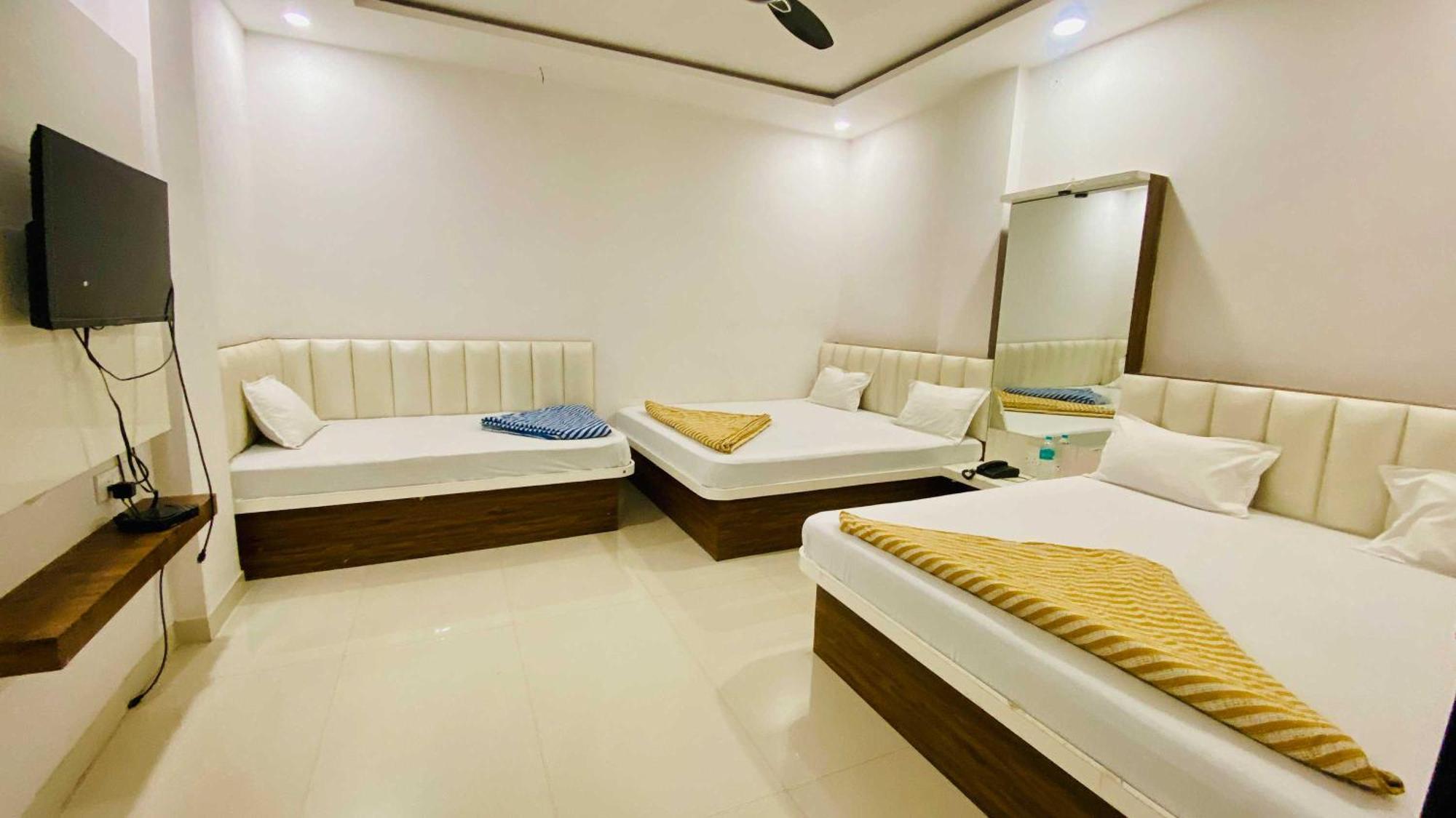 Hotel Gayatri Palace Godarpura Kültér fotó