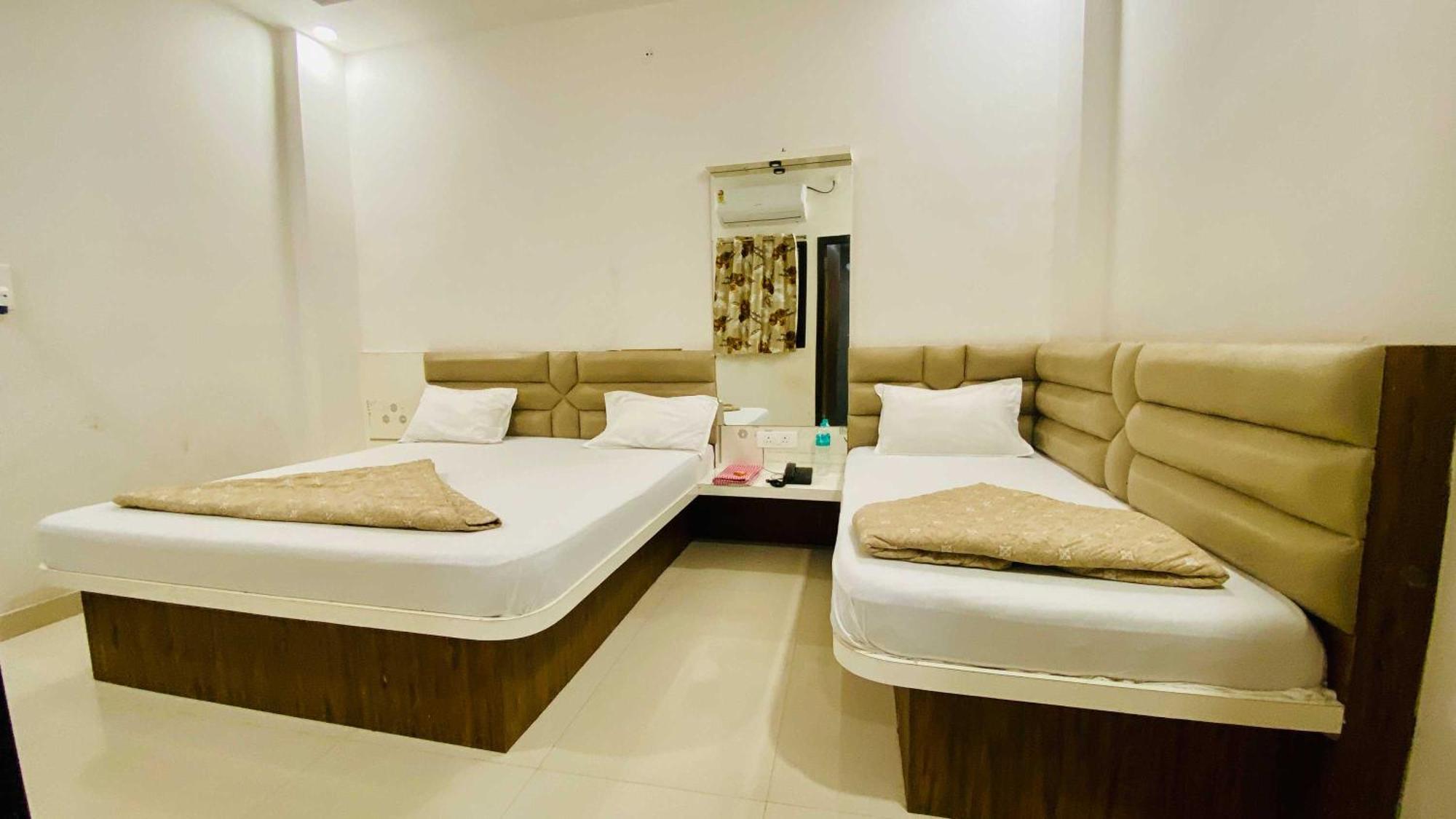 Hotel Gayatri Palace Godarpura Kültér fotó