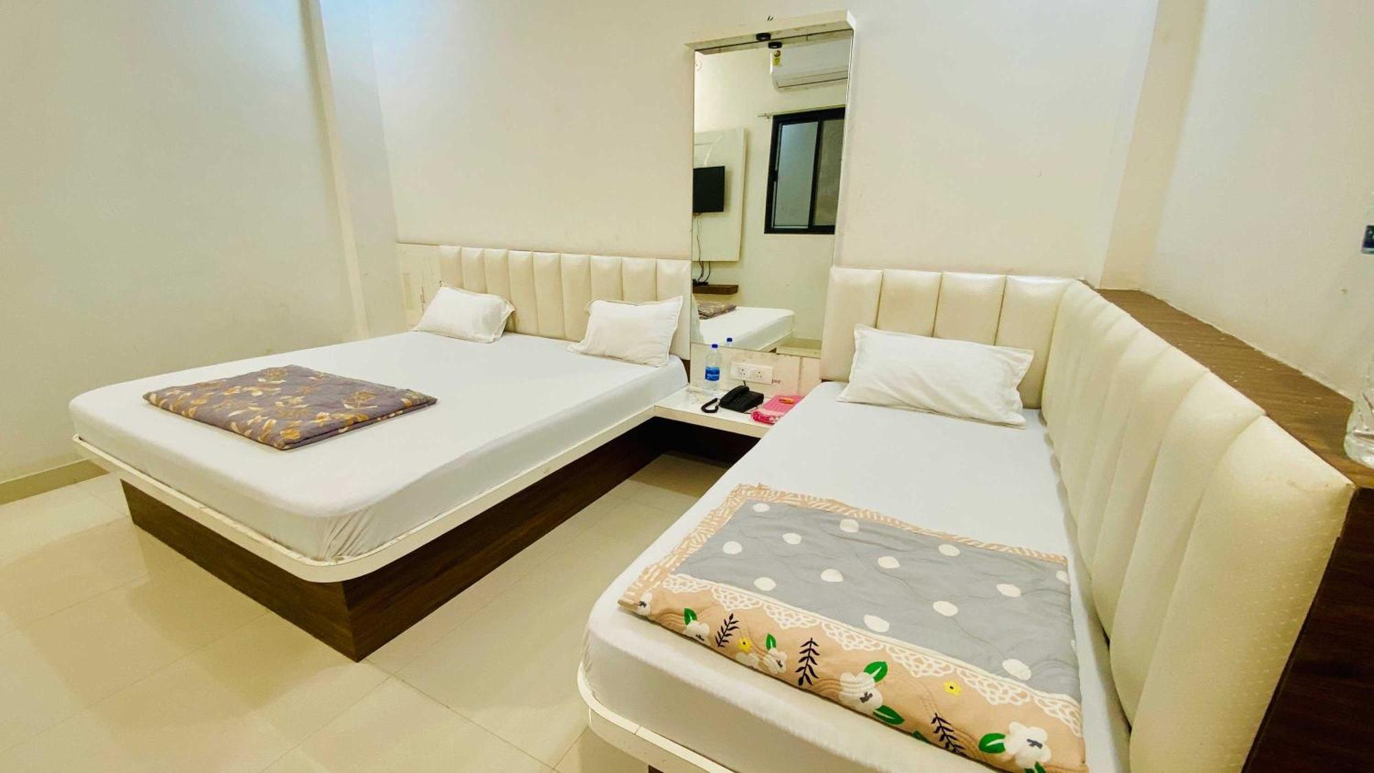 Hotel Gayatri Palace Godarpura Kültér fotó