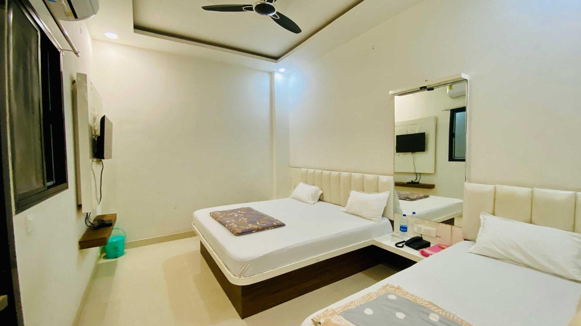 Hotel Gayatri Palace Godarpura Kültér fotó